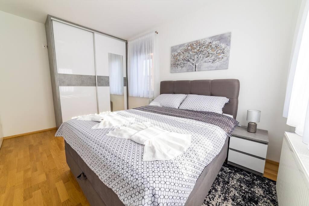 Apartman Lux Self Check-In Virovitica Exterior foto